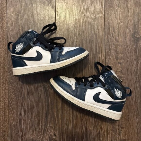 Jordan 1 Mid in "Armory Navy" - Picture 1 of 4